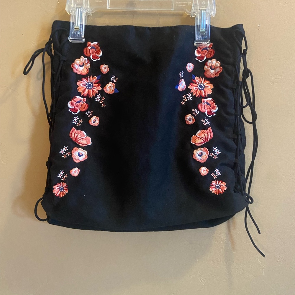 H&M Divided Floral FAUX SUEDE SKIRT size 4